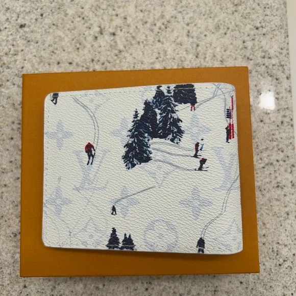 LOUIS VUITTON White Ski
Bifold Wallet - Picture 2 of 4